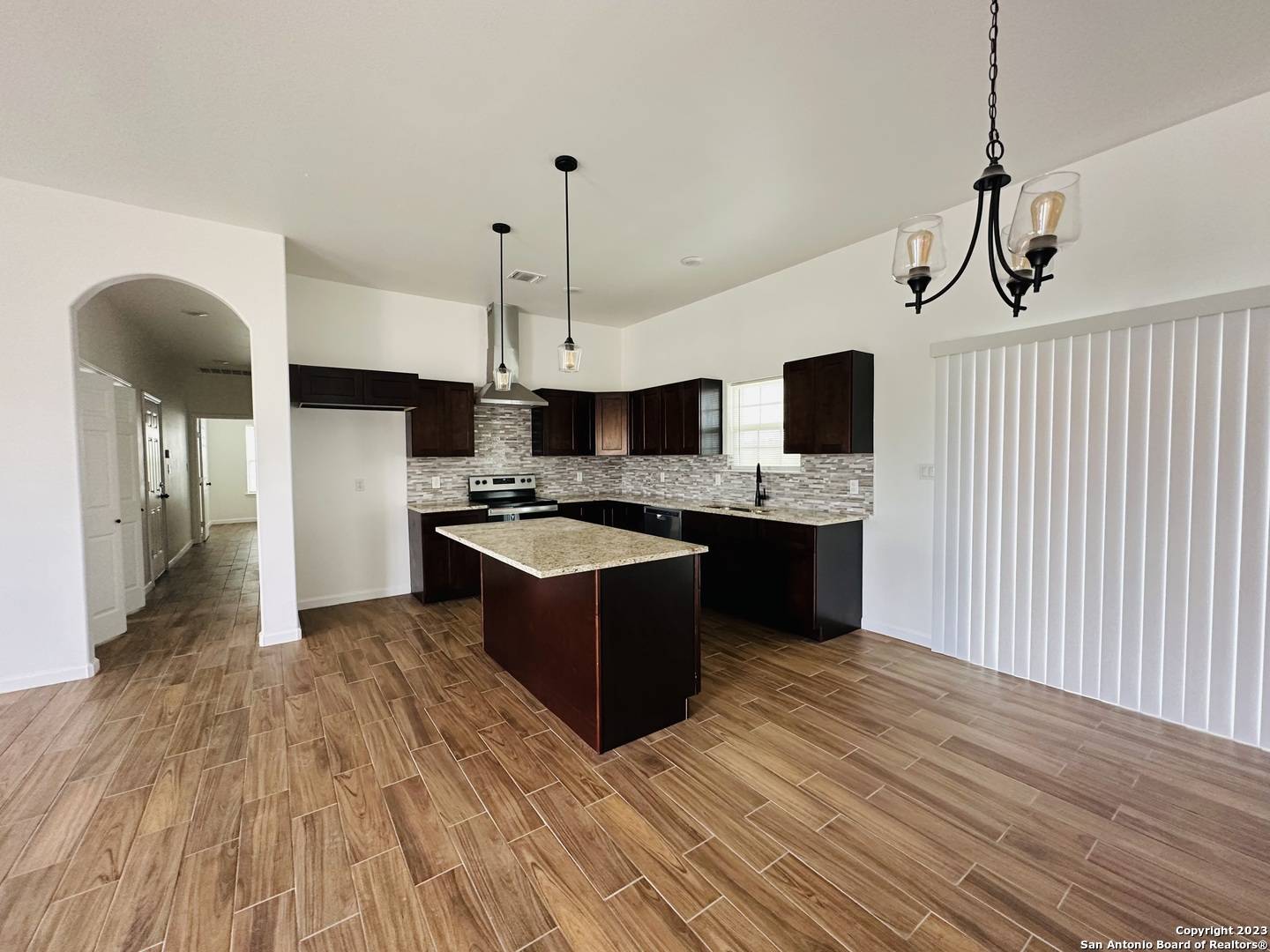 La Vernia, TX 78121,180 TURNBERRY