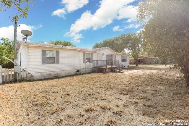 Lytle, TX 78052,15024 Mesquite St