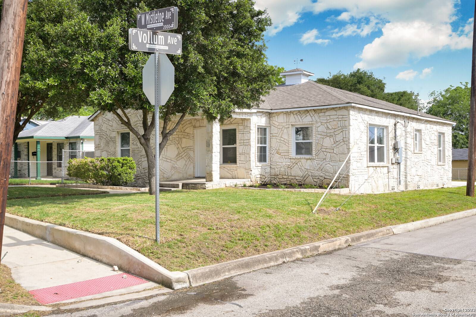 San Antonio, TX 78201-5324,1938 MISTLETOE AVE