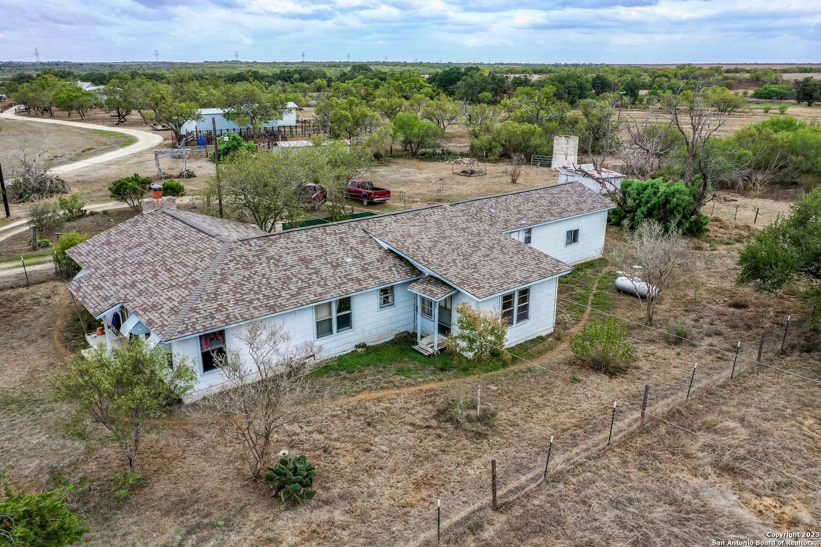 Floresville, TX 78114,1063 CR 134