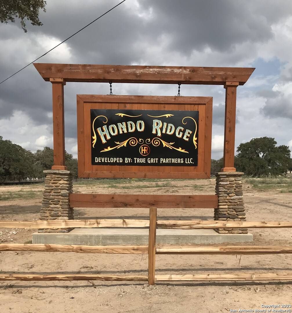 La Vernia, TX 78121,160 HONDO RIDGE