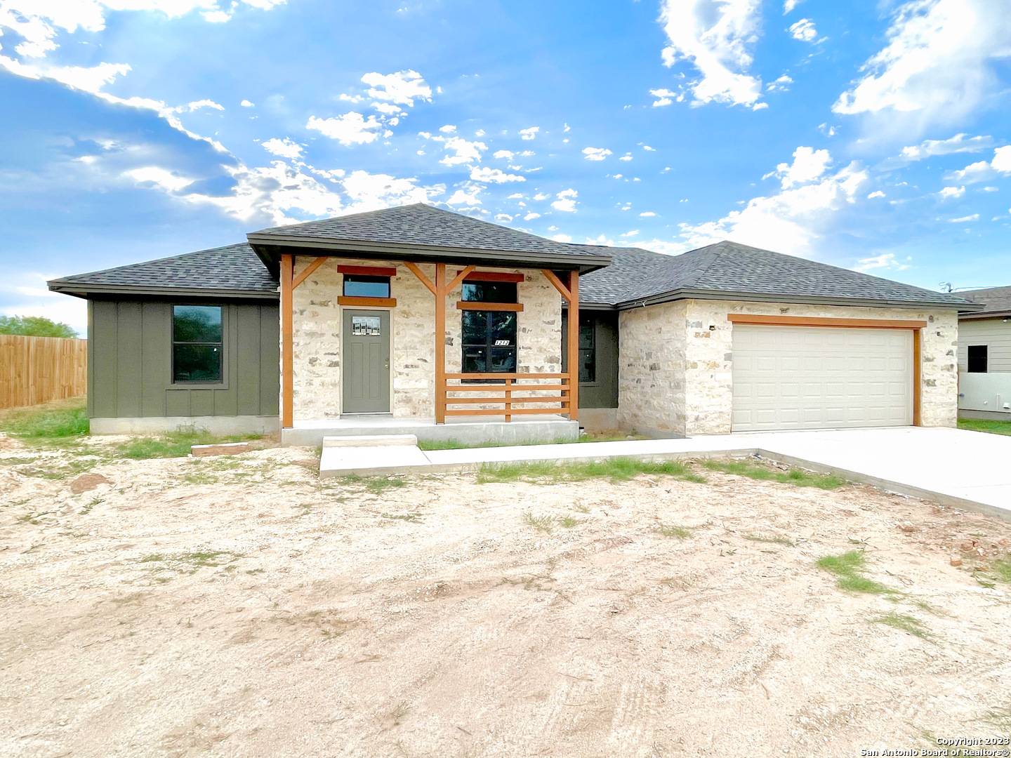 Devine, TX 78016,1212 DEVINE DR