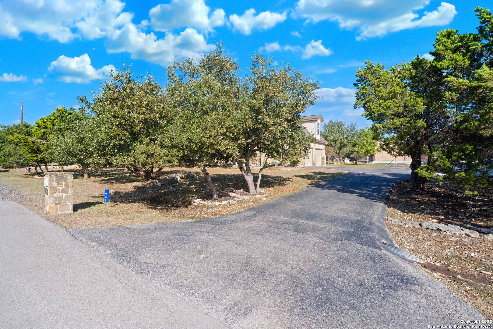 Spring Branch, TX 78070-6053,1961 RUSTIC OAK LN