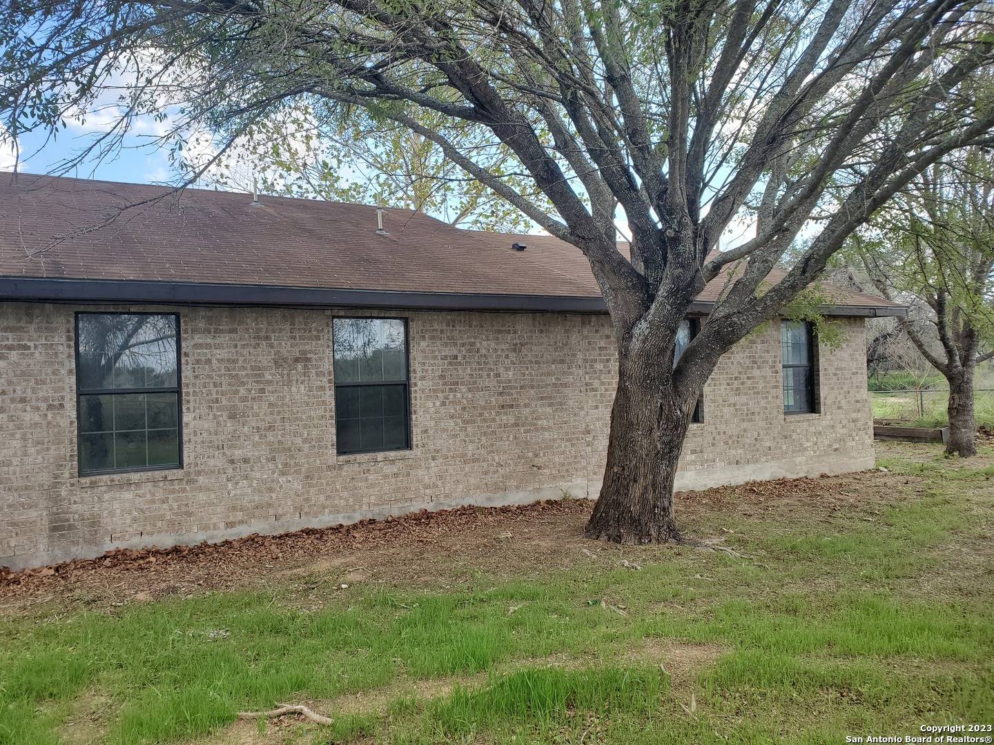 Leming, TX 78050,485 Western St