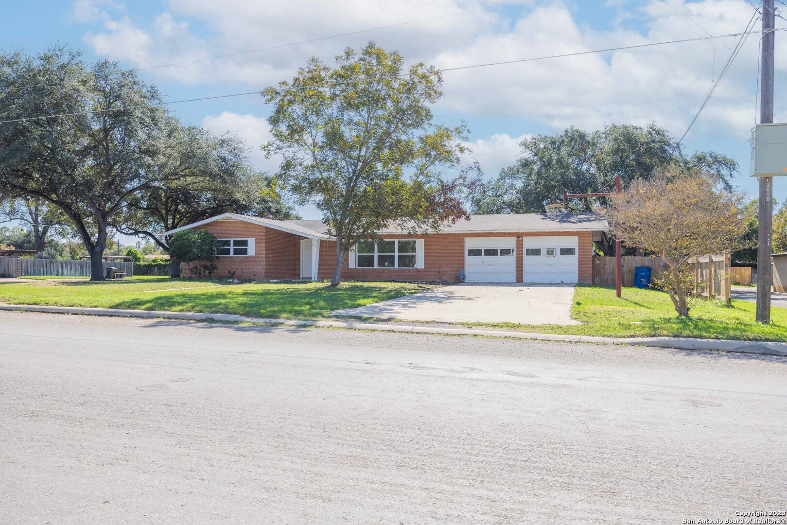 Pearsall, TX 78061,618 E Trinity