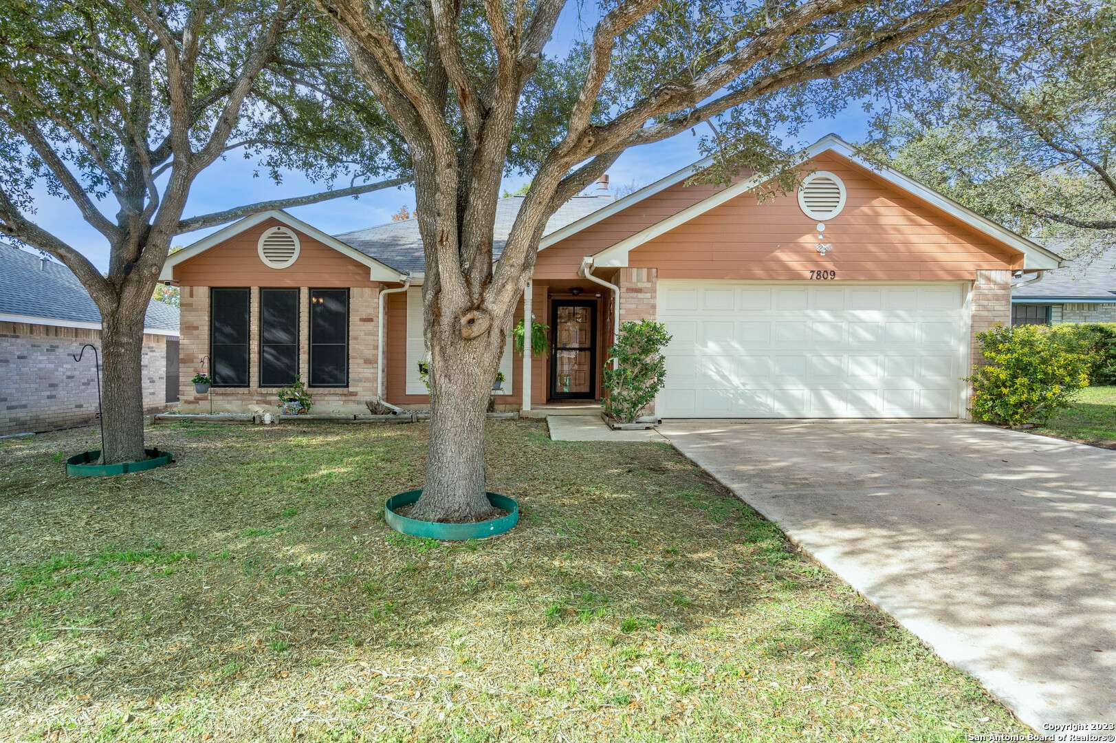 Live Oak, TX 78233,7809 Forest Path