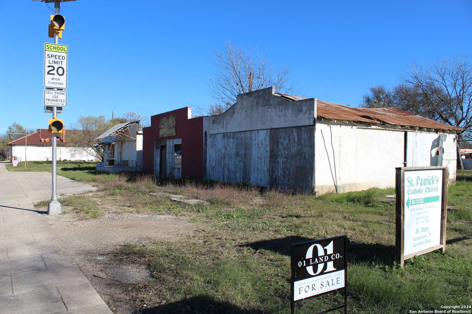 Sabinal, TX 78881,606 CENTER ST