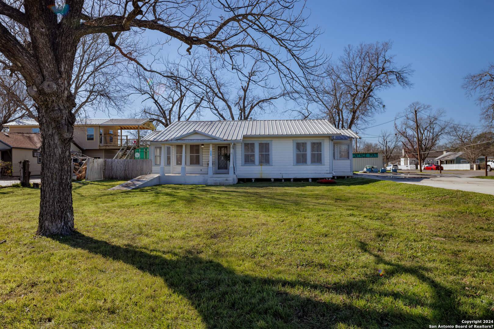 Comfort, TX 78013-2318,521 SIXTH ST