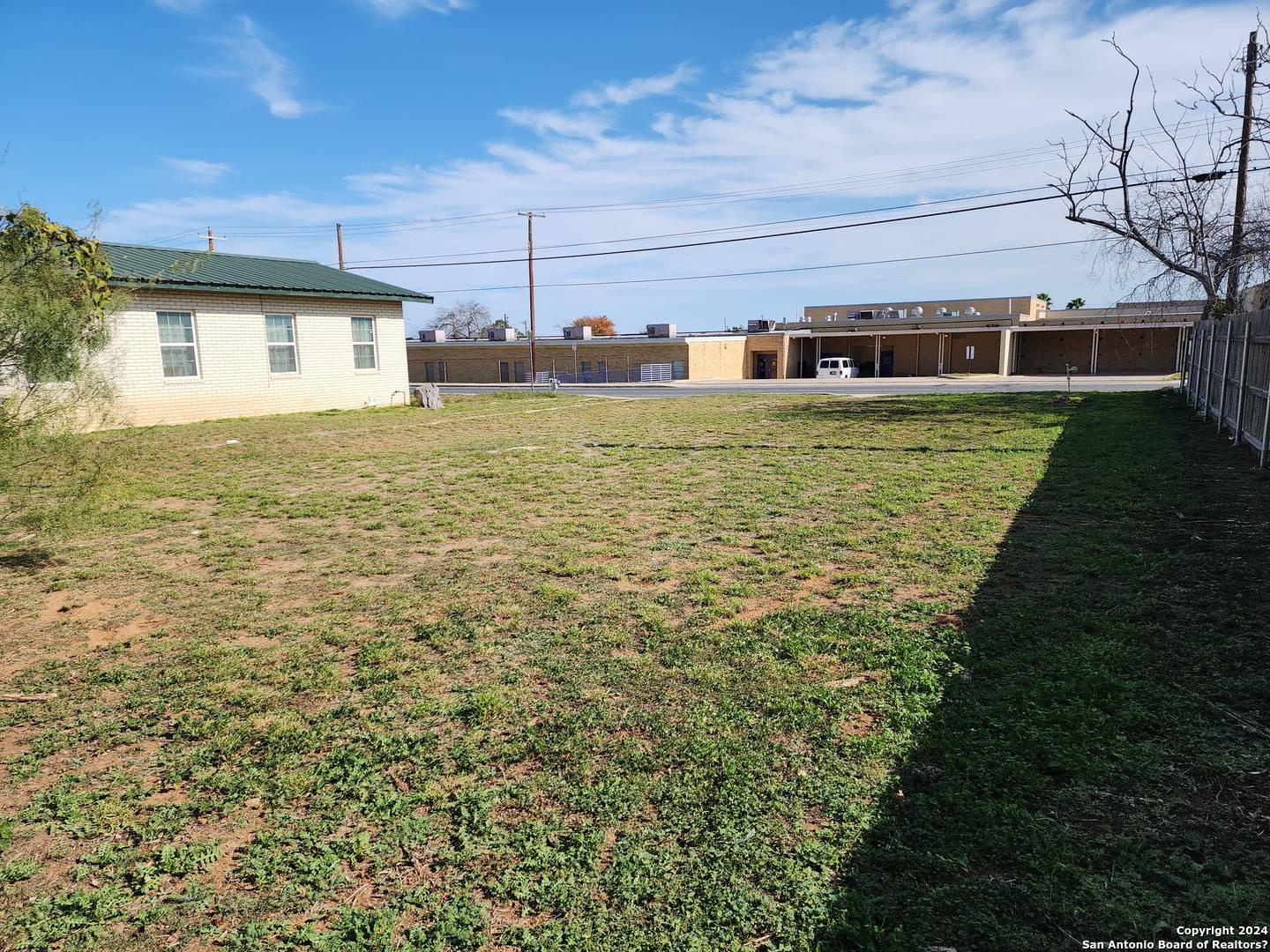Carrizo Springs, TX 78834,608 9th St