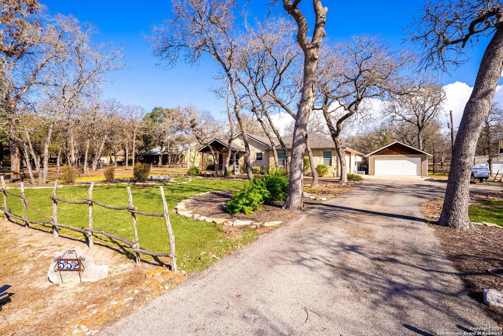 La Vernia, TX 78121-5695,552 JACOBS LN