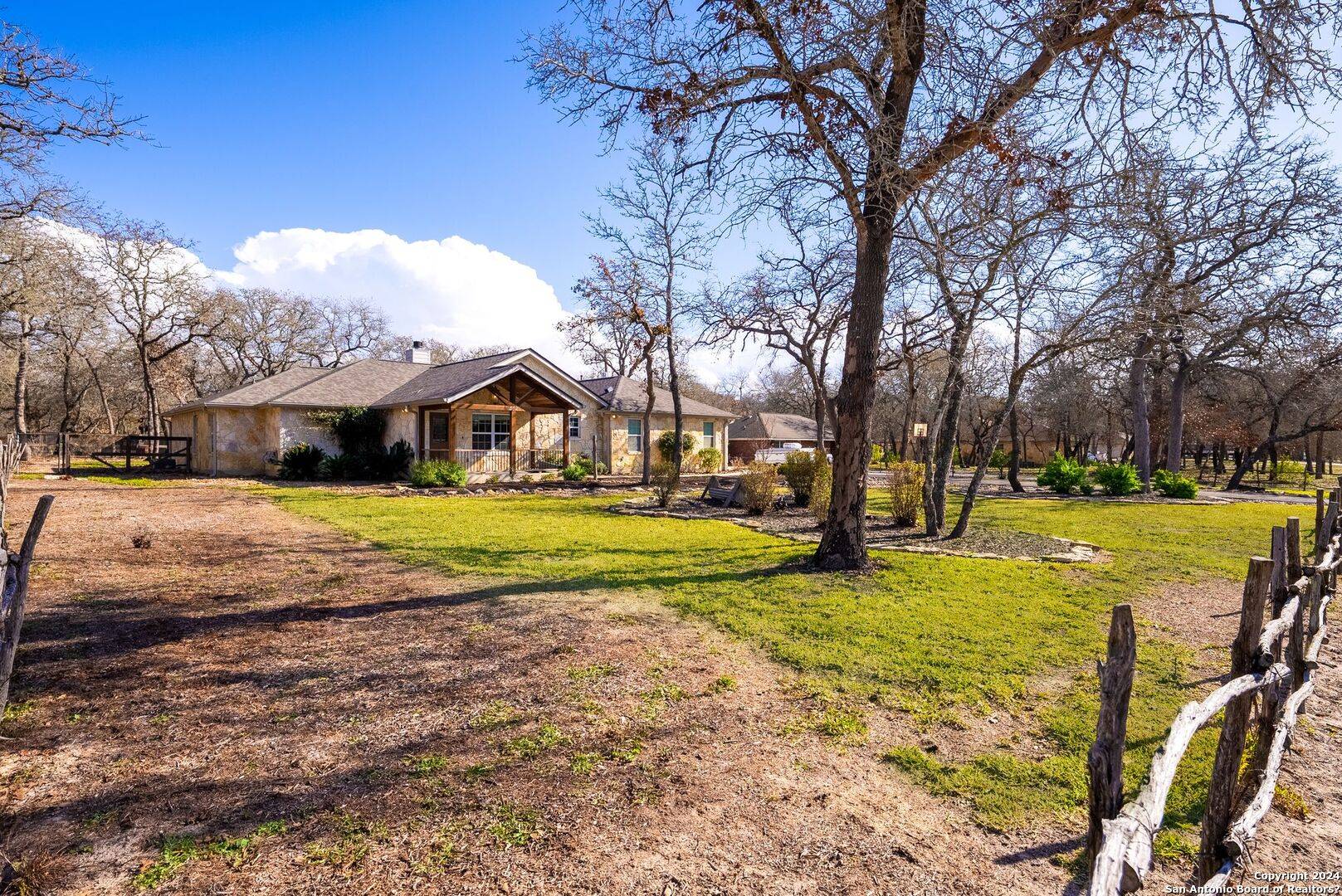 La Vernia, TX 78121-5695,552 JACOBS LN