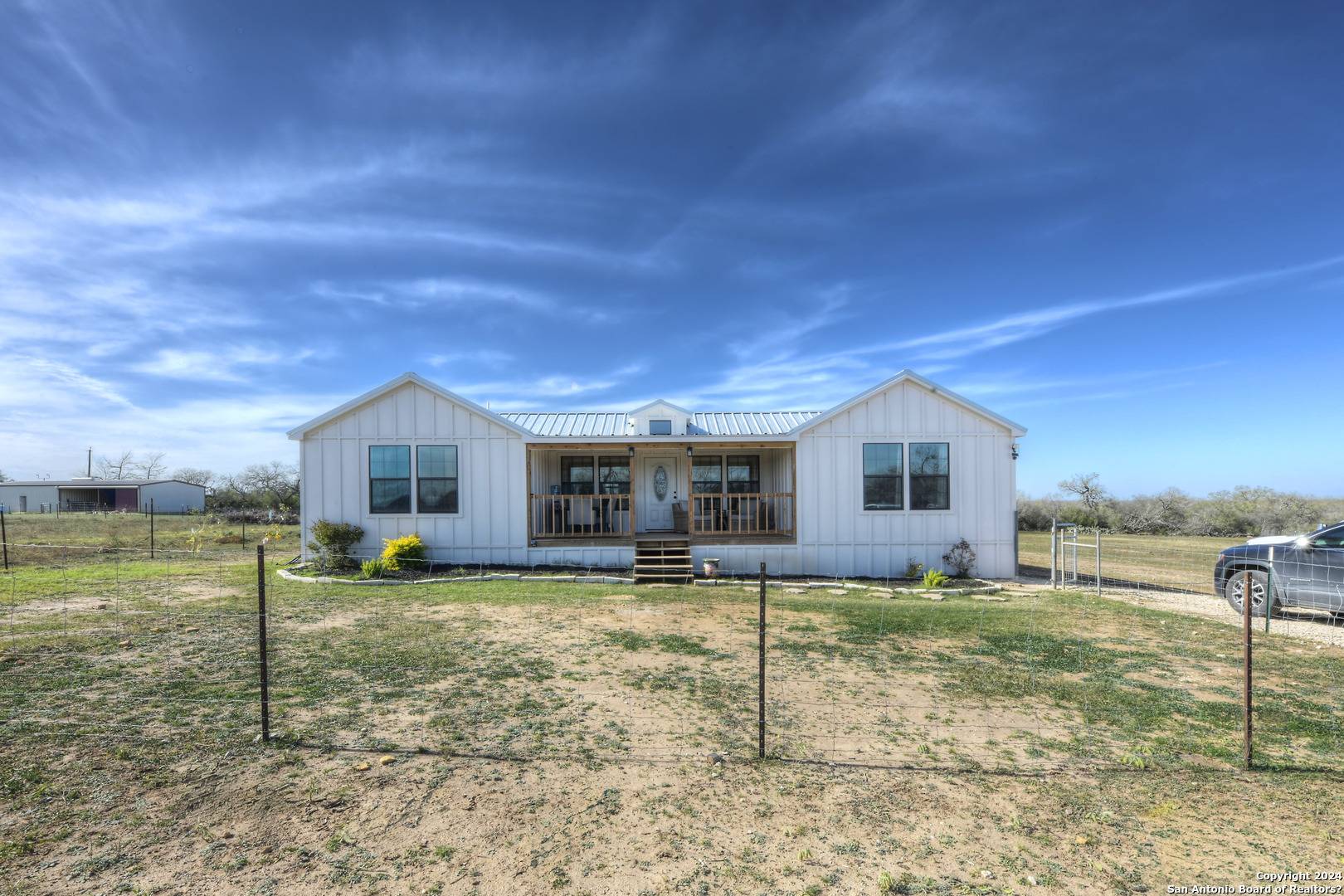 Adkins, TX 78101-2788,9711 CROW LN