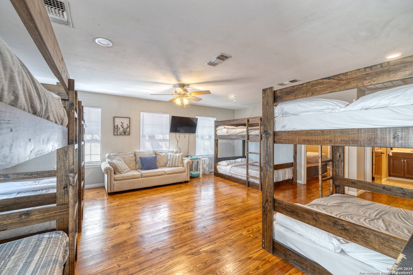 Concan, TX 78838,302 LANTANA