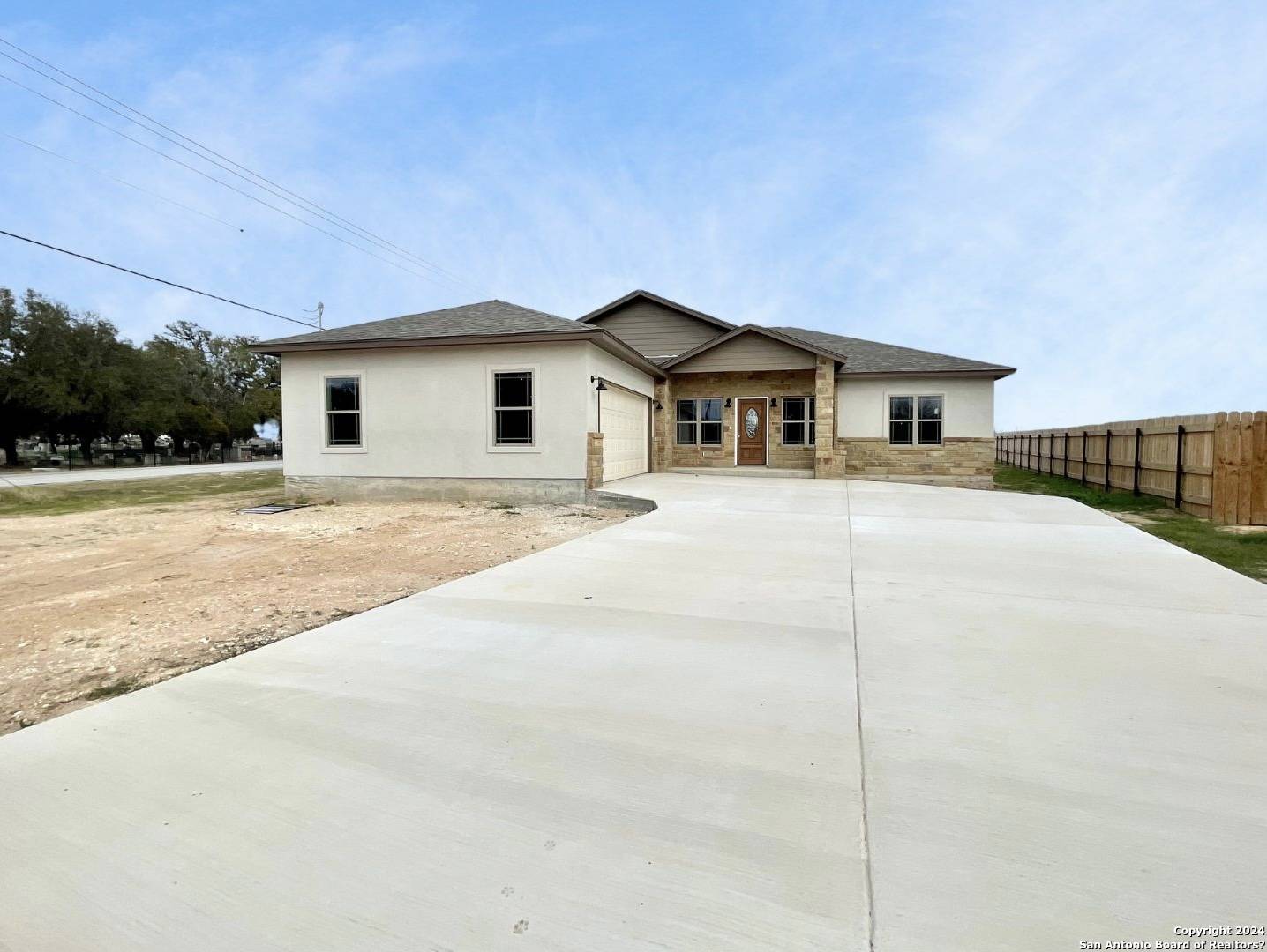 Devine, TX 78016,1220 DEVINE DR