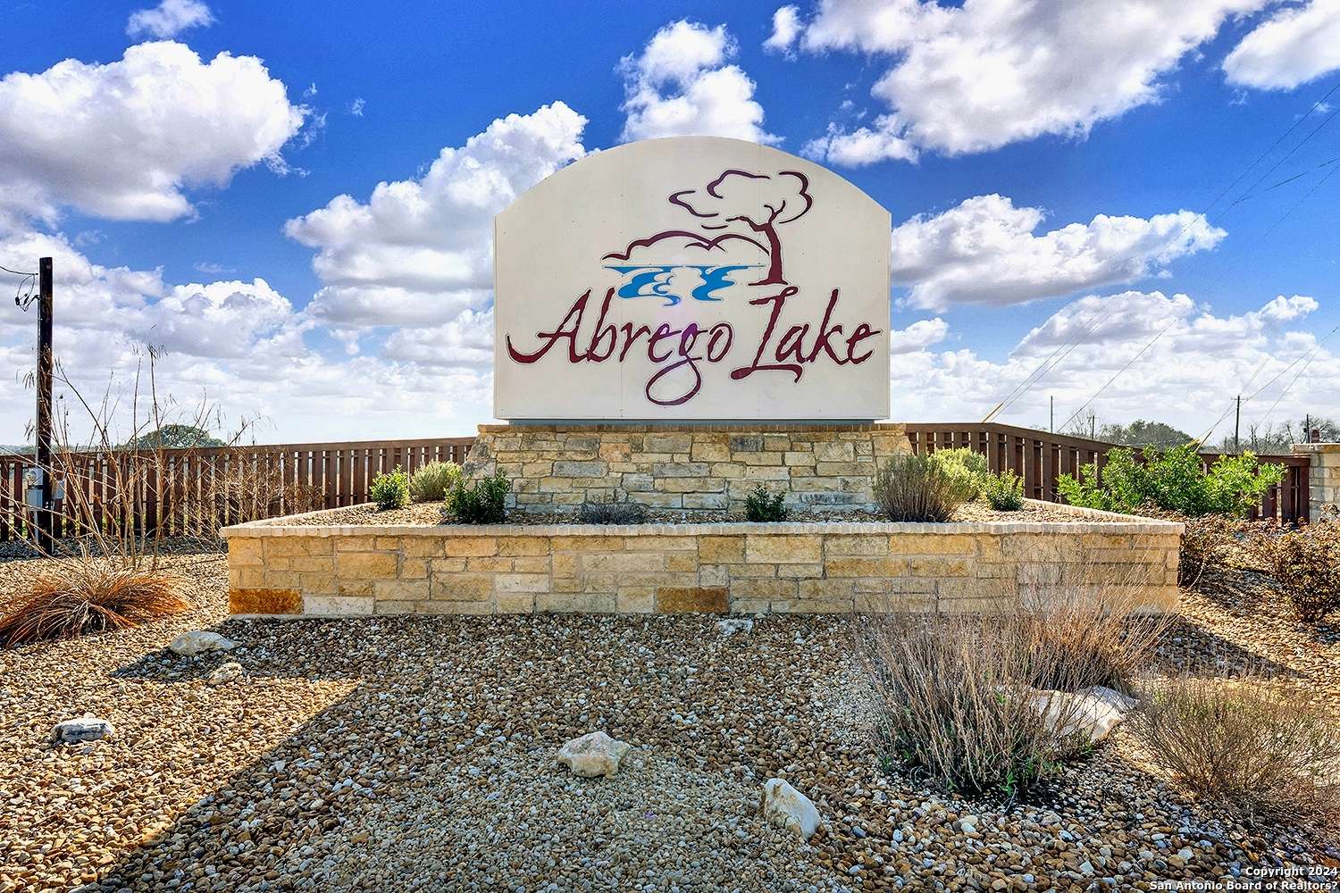 Floresville, TX 78114,213 ABREGO LAKE DR