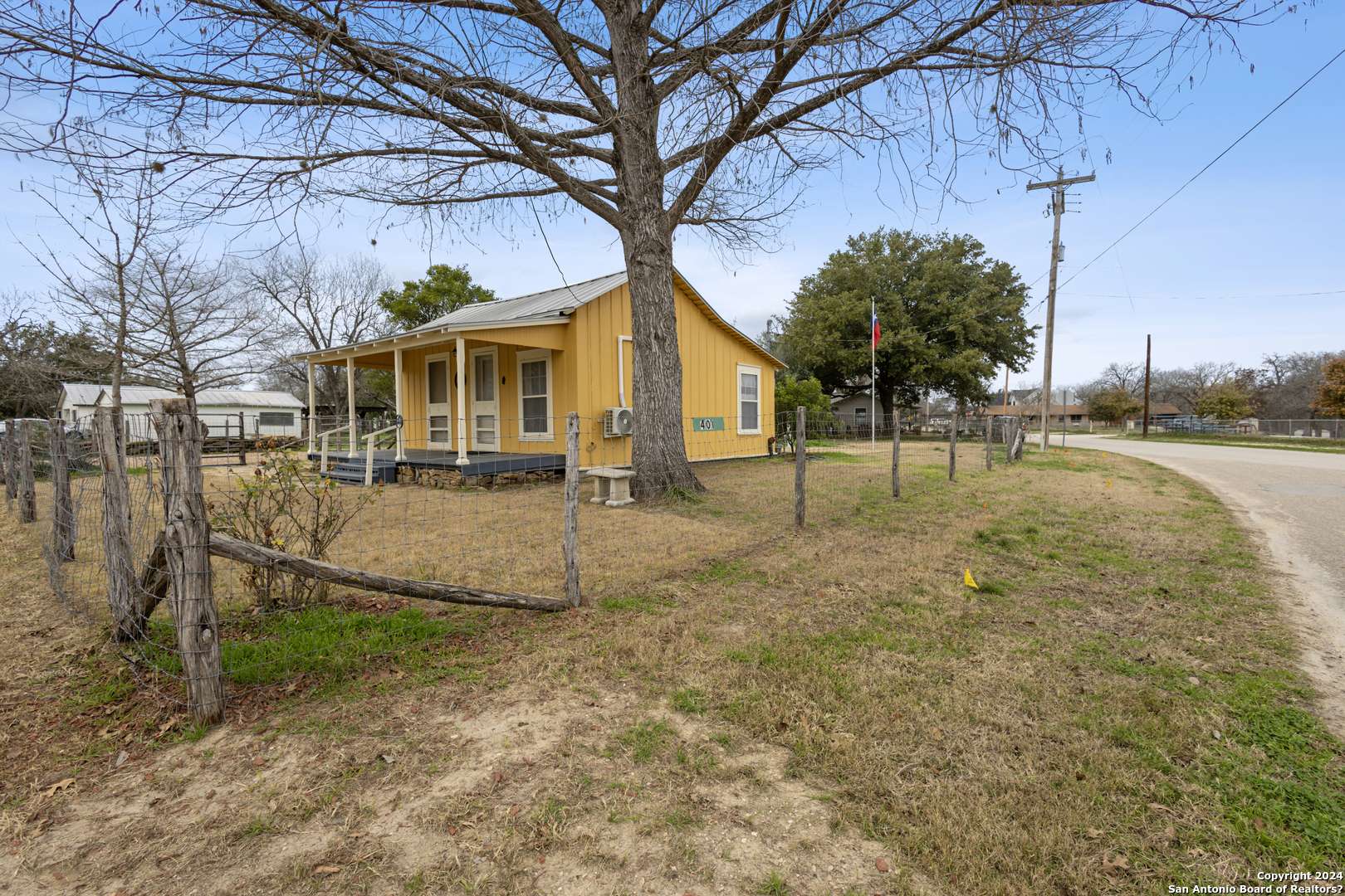 Castroville, TX 78009-4356,401 VIENNA ST