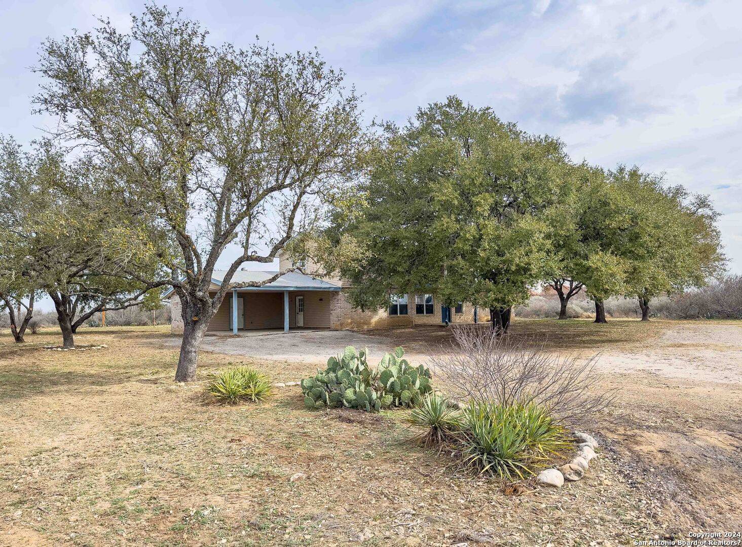 Uvalde, TX 78801,162 QUAIL TR