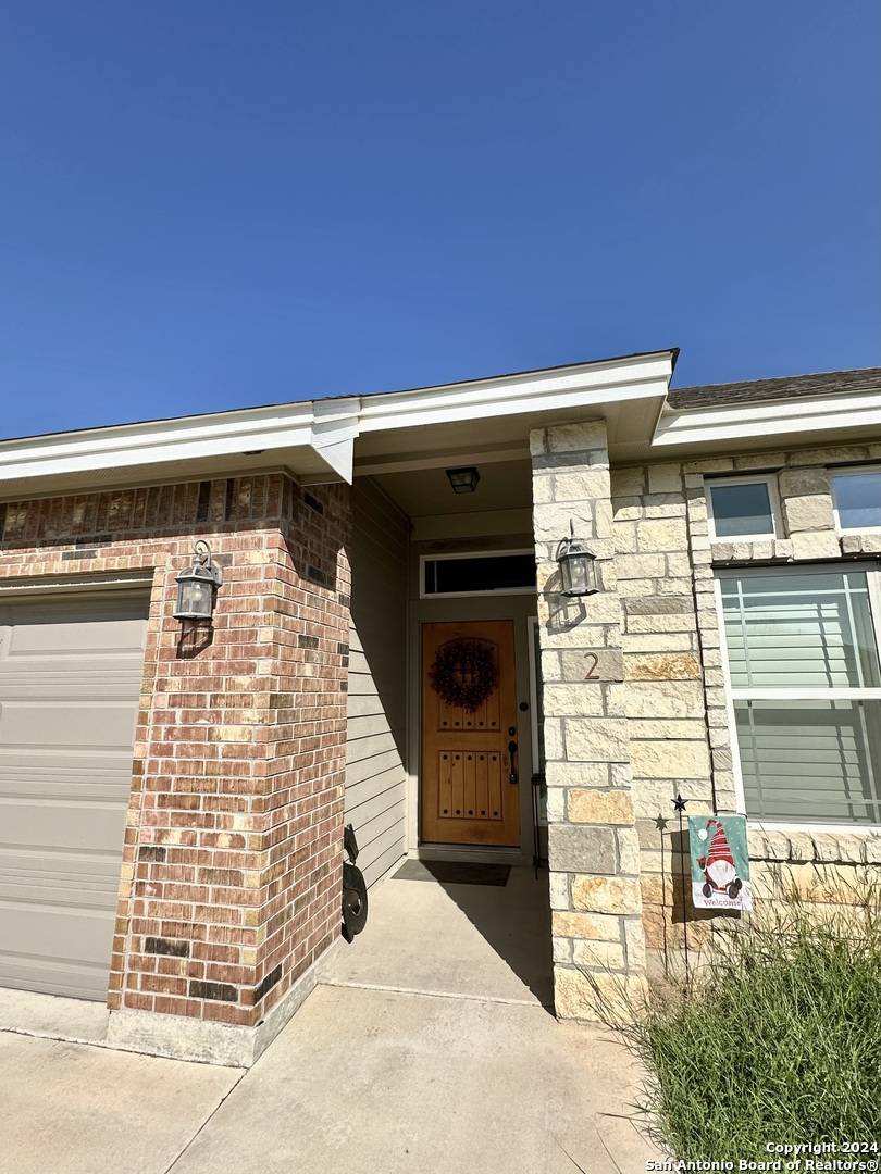 Uvalde, TX 78801,2 Briar Court