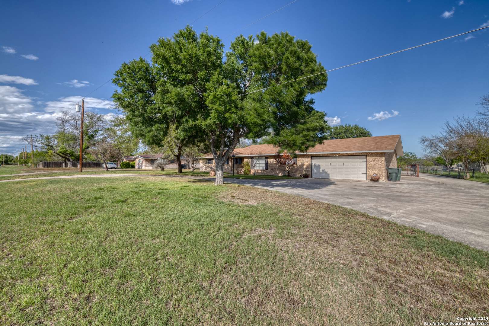 Uvalde, TX 78801,526 Ham Lane