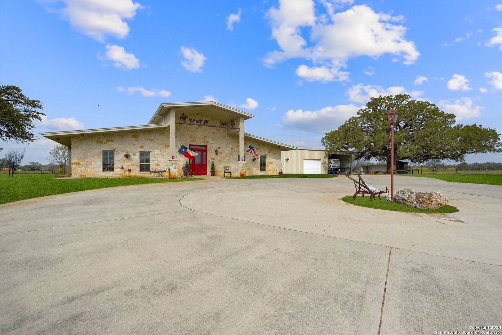 Pleasanton, TX 78064,2355 CRANE RD