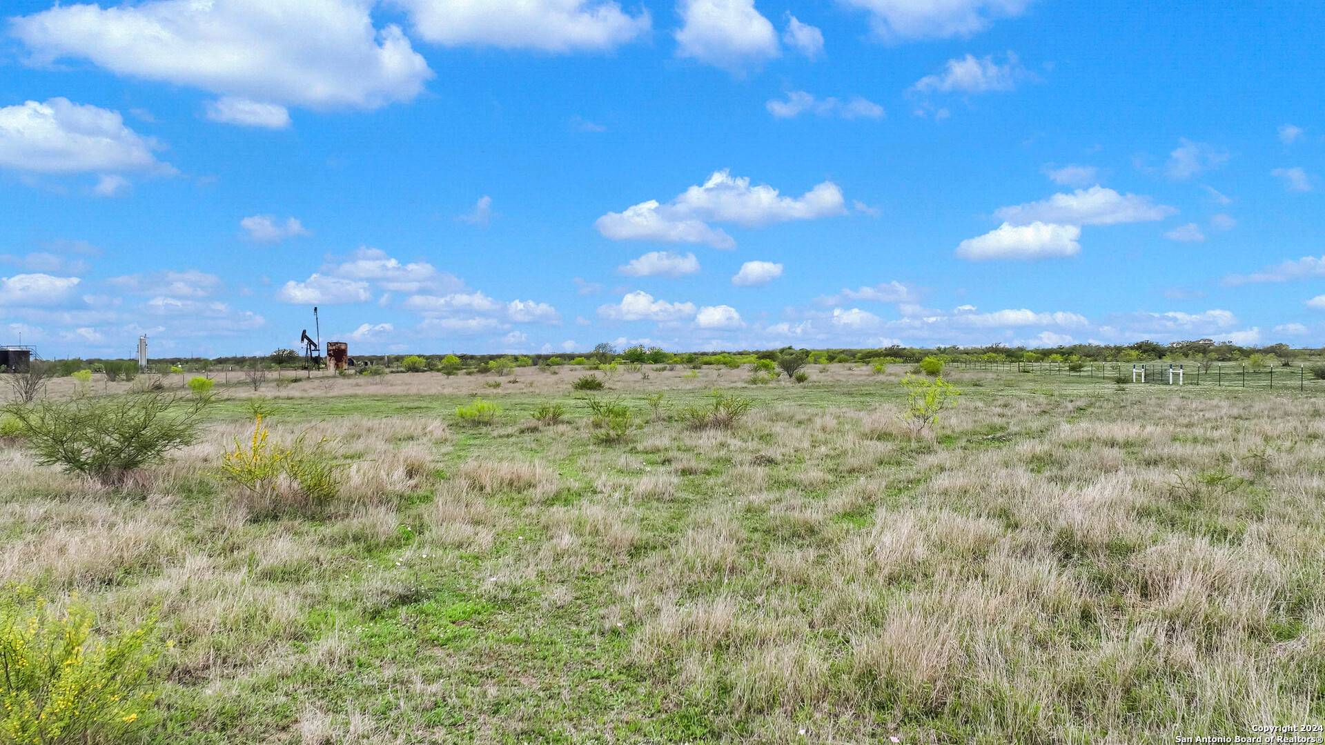 Floresville, TX 78114,4742 CR 132