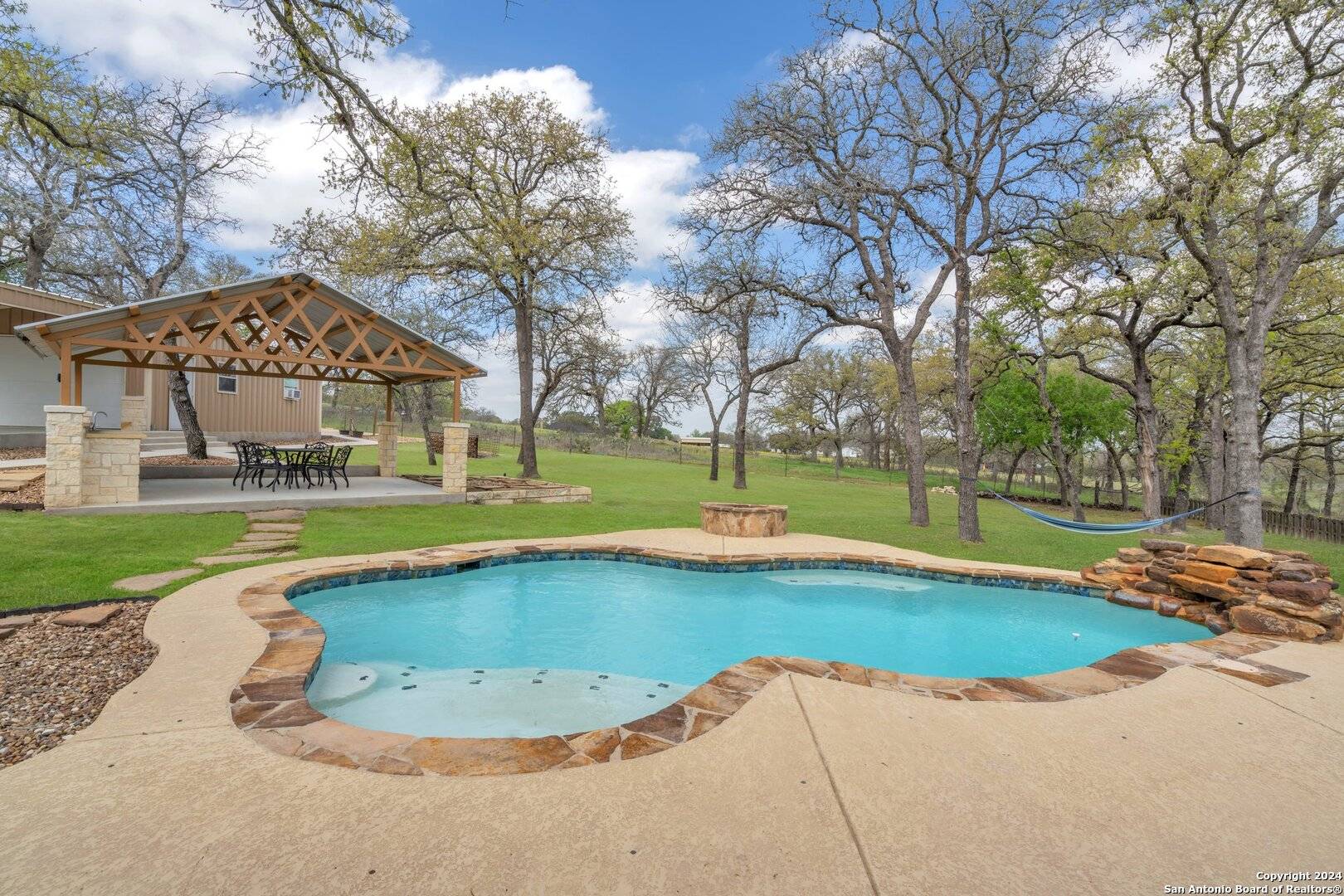 La Vernia, TX 78121-5904,105 HIDDEN FOREST DR