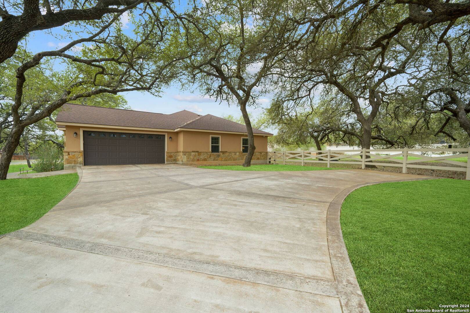 La Vernia, TX 78121-5722,128 BUCKS LN