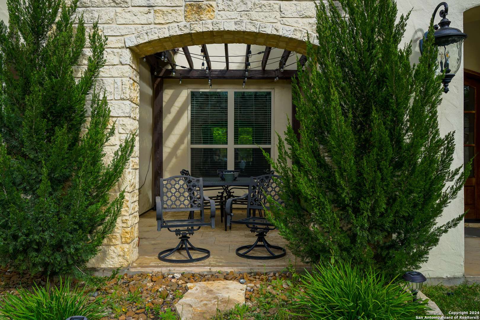 Castroville, TX 78009-6001,445 COUNTY ROAD 4614