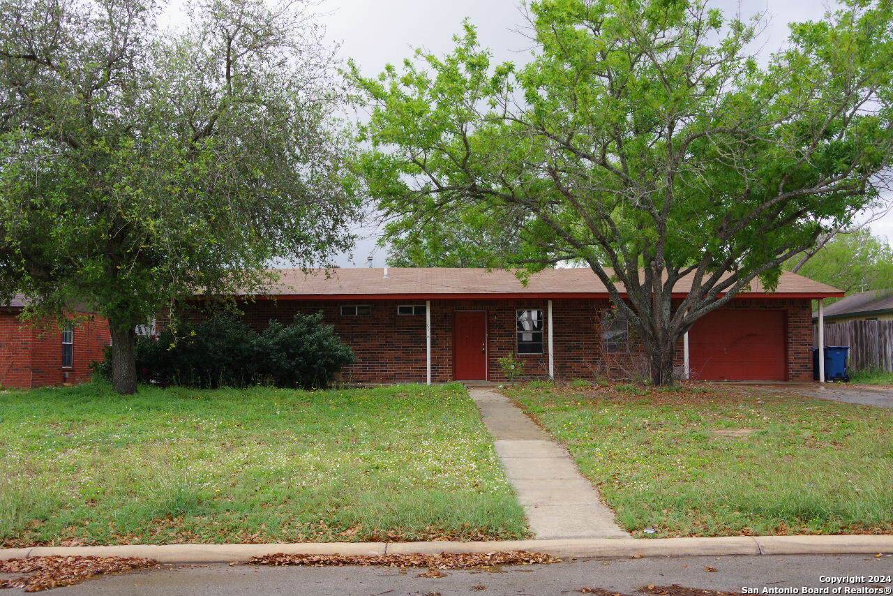 Pleasanton, TX 78064-4723,209 COLONY DR