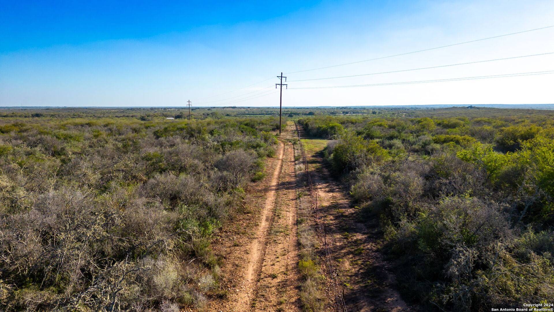 Devine, TX 78016,452 Private Road 6620