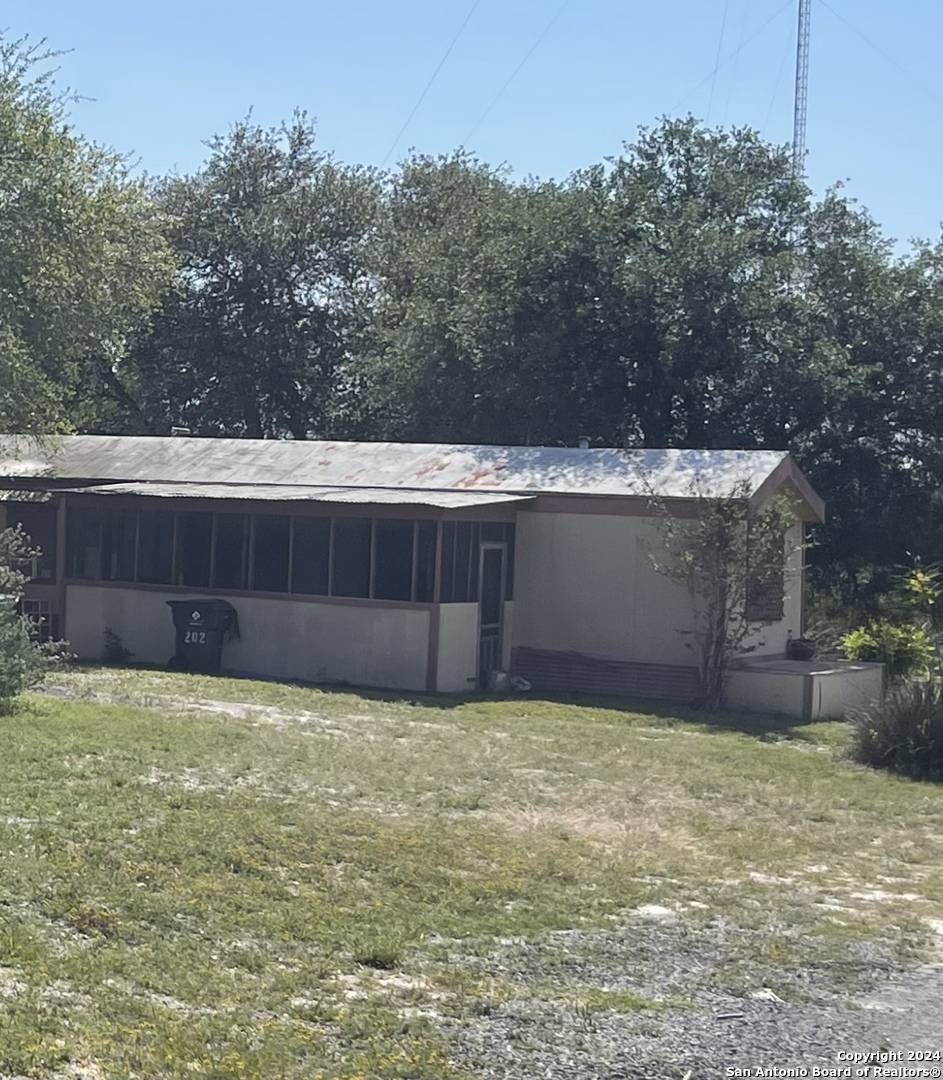 Kenedy, TX 78119,202 Northside Drive