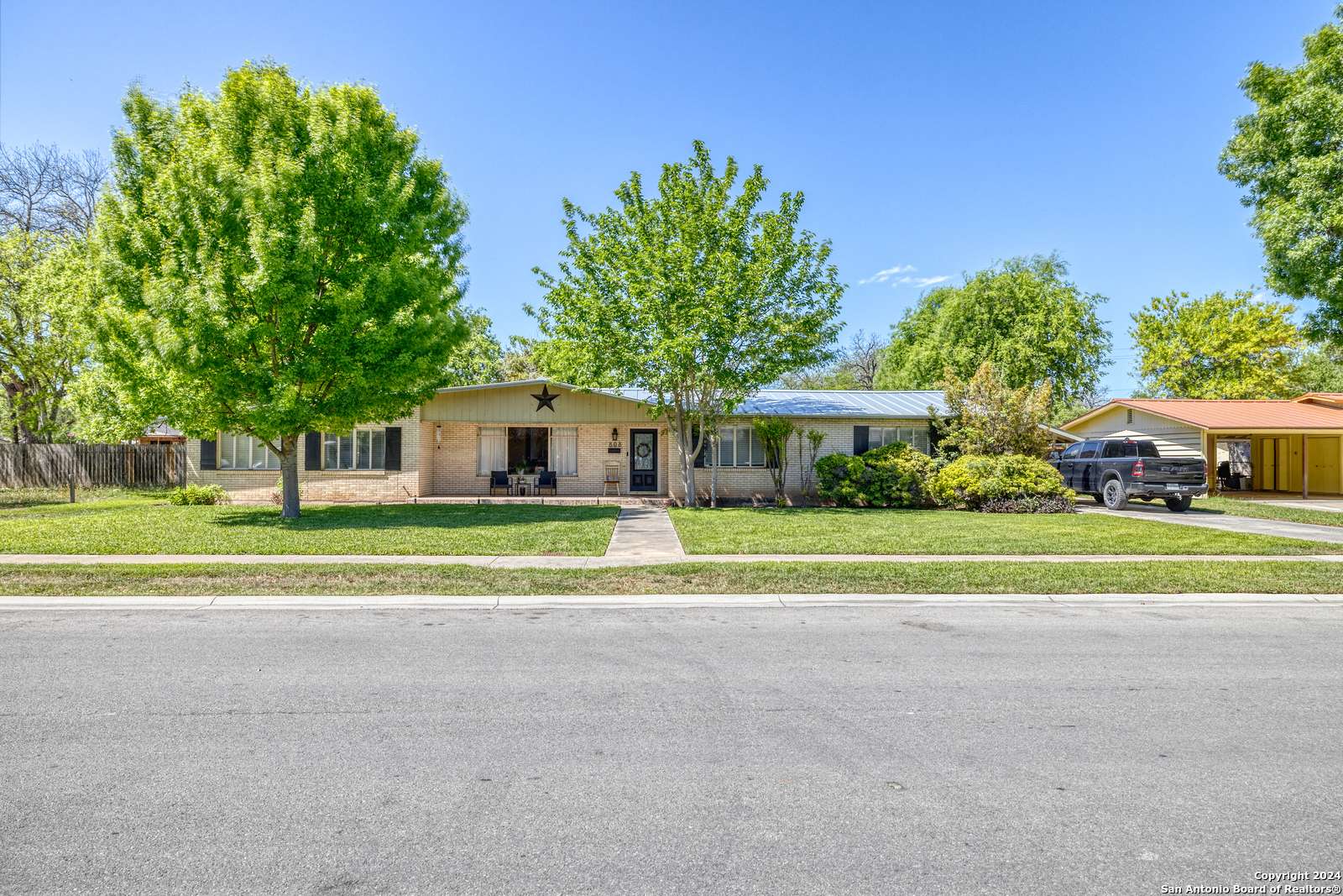 Uvalde, TX 78801-5400,808 NOPAL ST