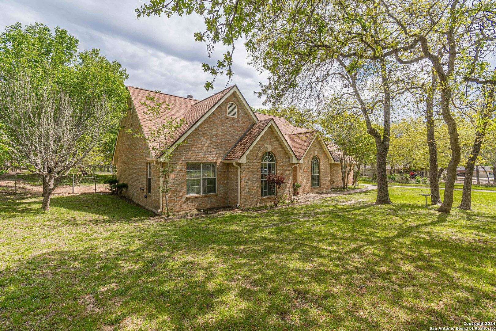 La Vernia, TX 78121,309 FOREST COUNTRY DR.