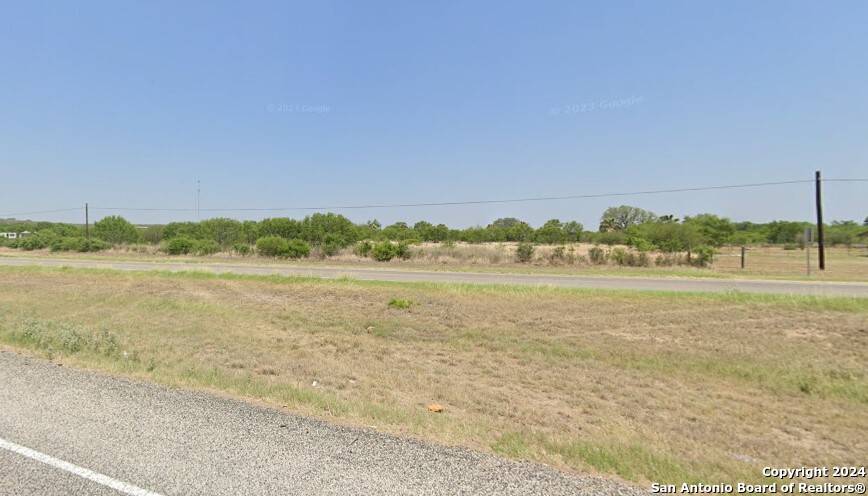 Moore, TX 78057,12495N IH 35