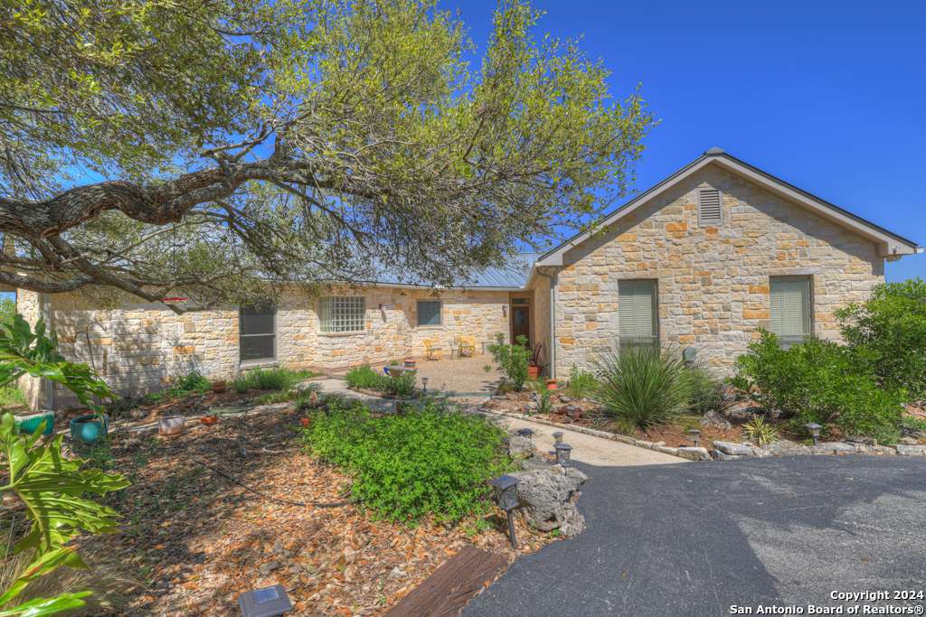 New Braunfels, TX 78132-3557,913 INDIAN RIDGE