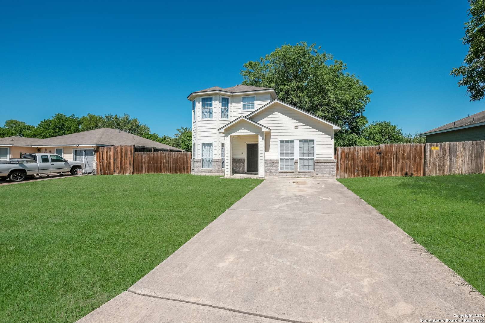 Converse, TX 78109-1042,7311 TRANCE LN