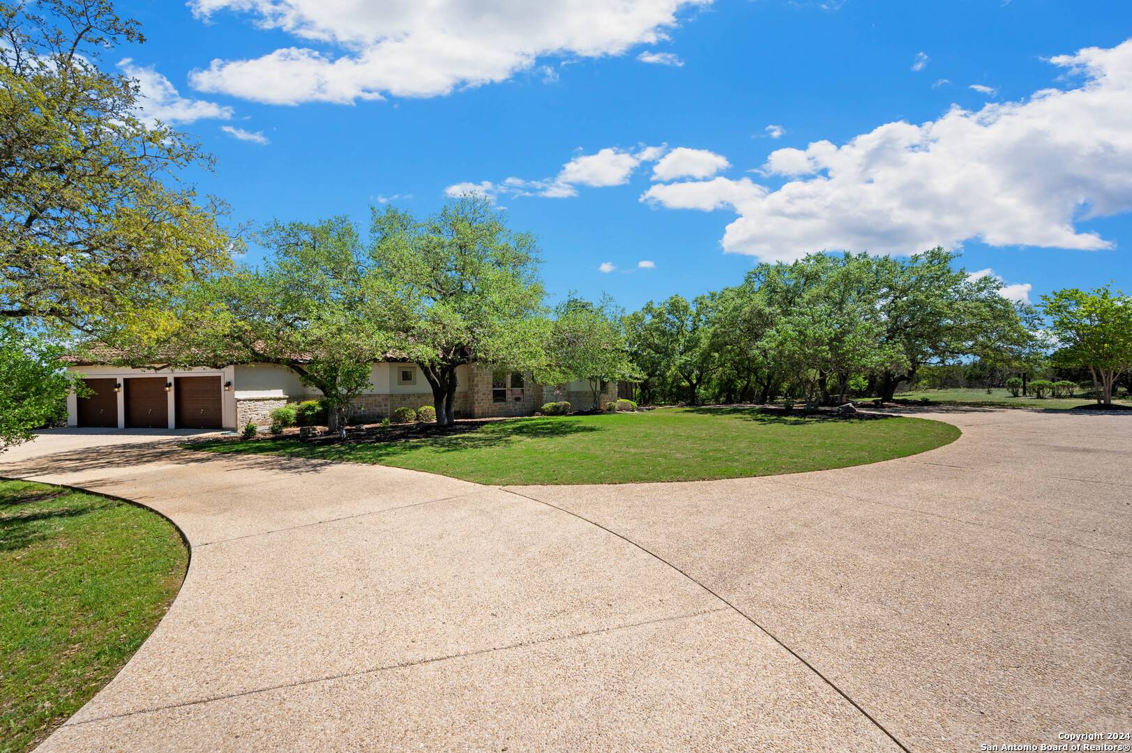 Boerne, TX 78006-4221,238 SANTA FE TRAIL