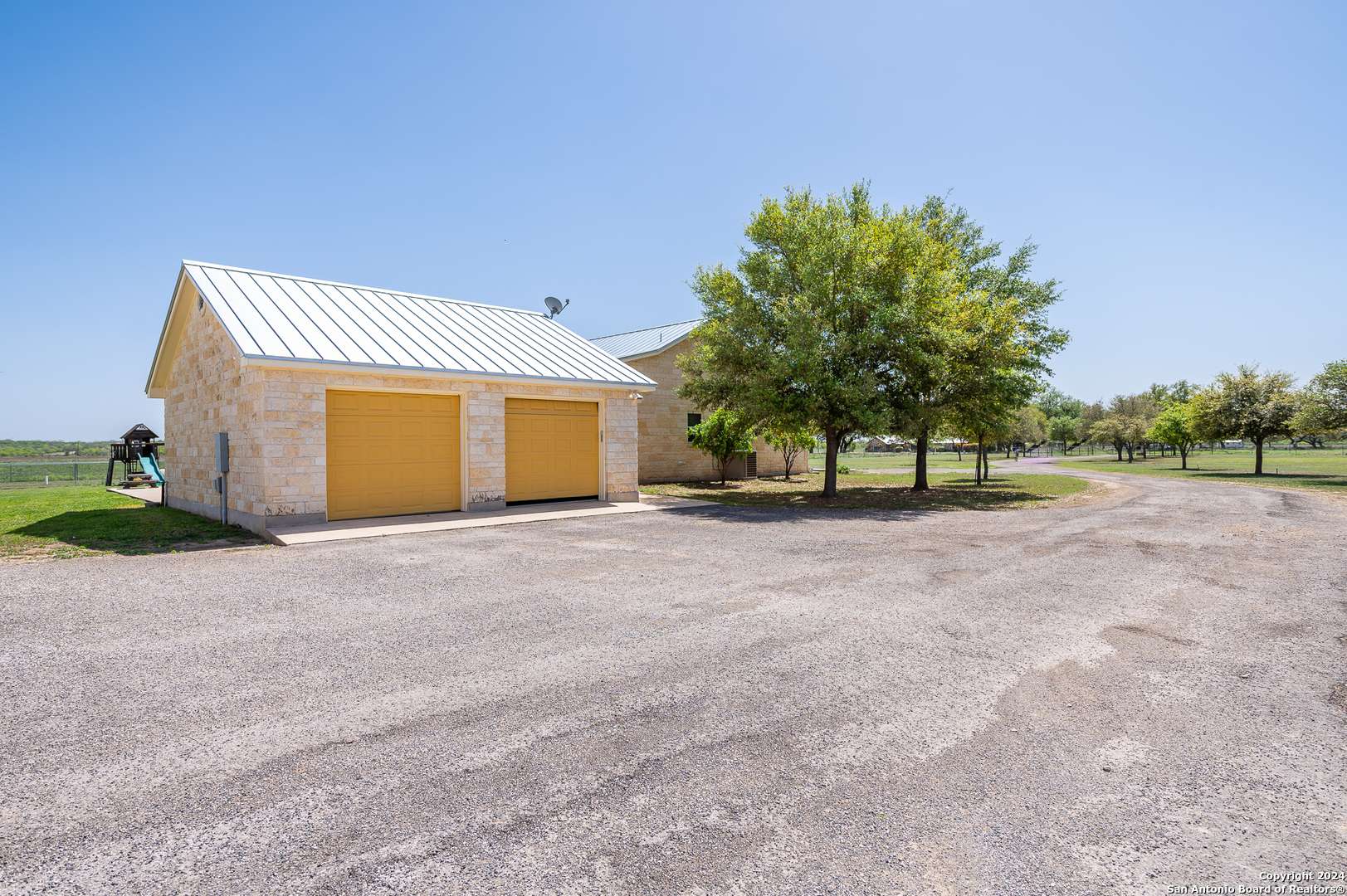 Dhanis, TX 78850,511 COUNTY ROAD 423