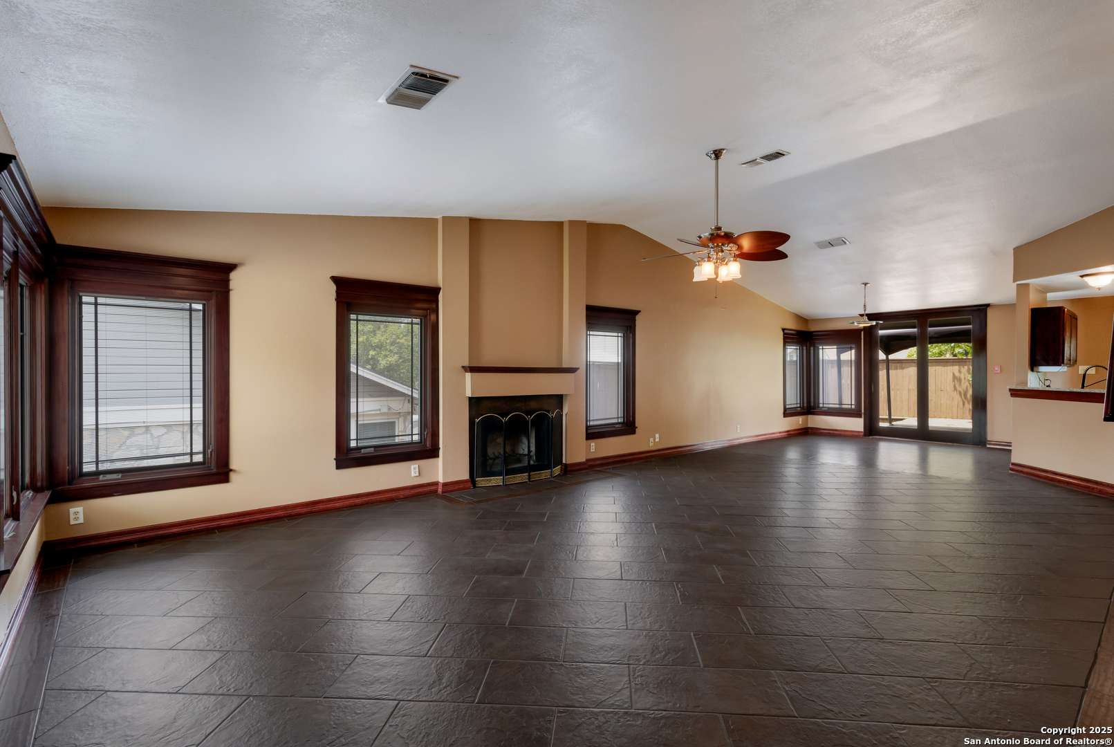 Converse, TX 78109-2750,7107 RIDGE COVE DR