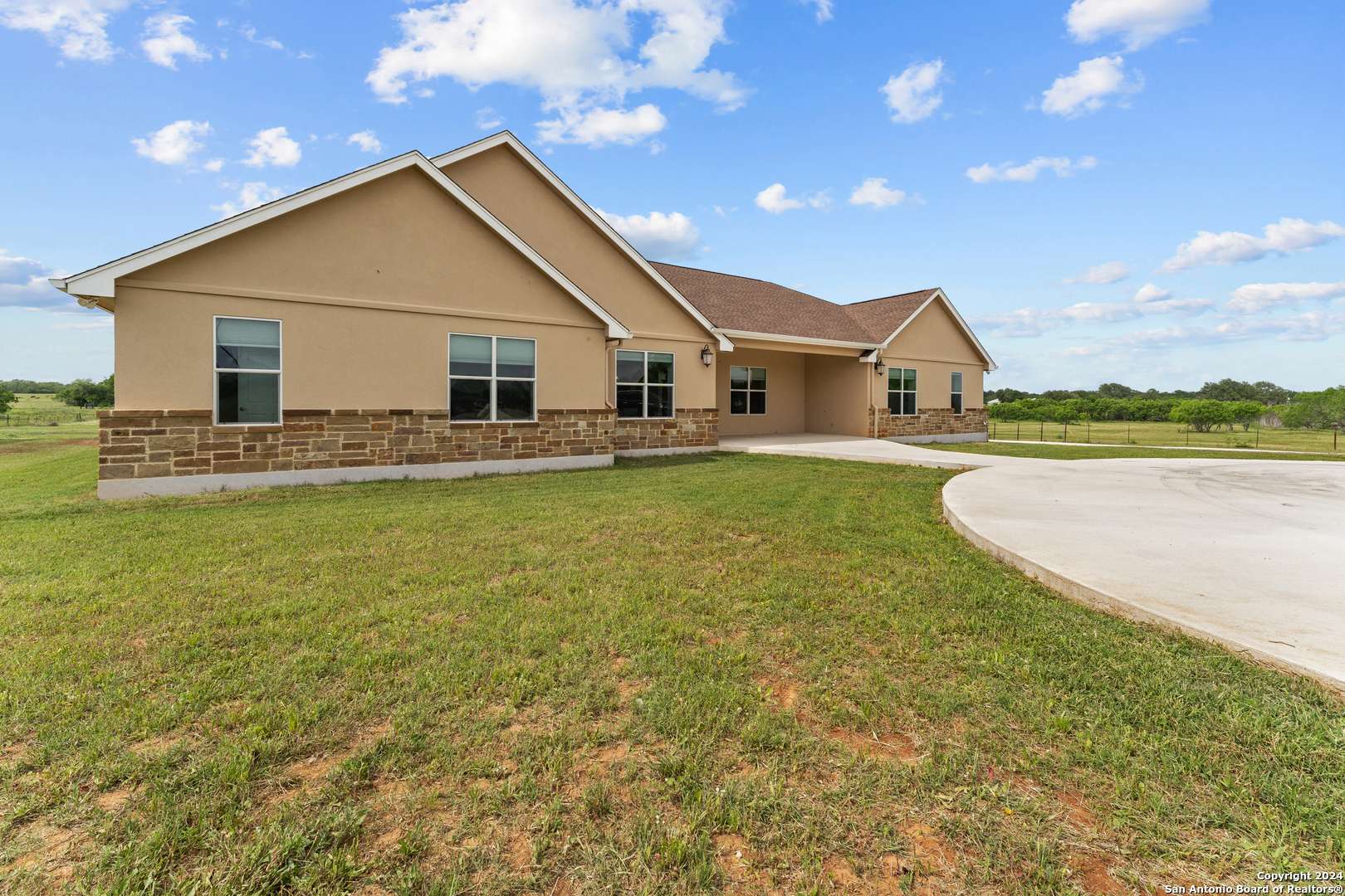 La Vernia, TX 78121,1603 County Road 348