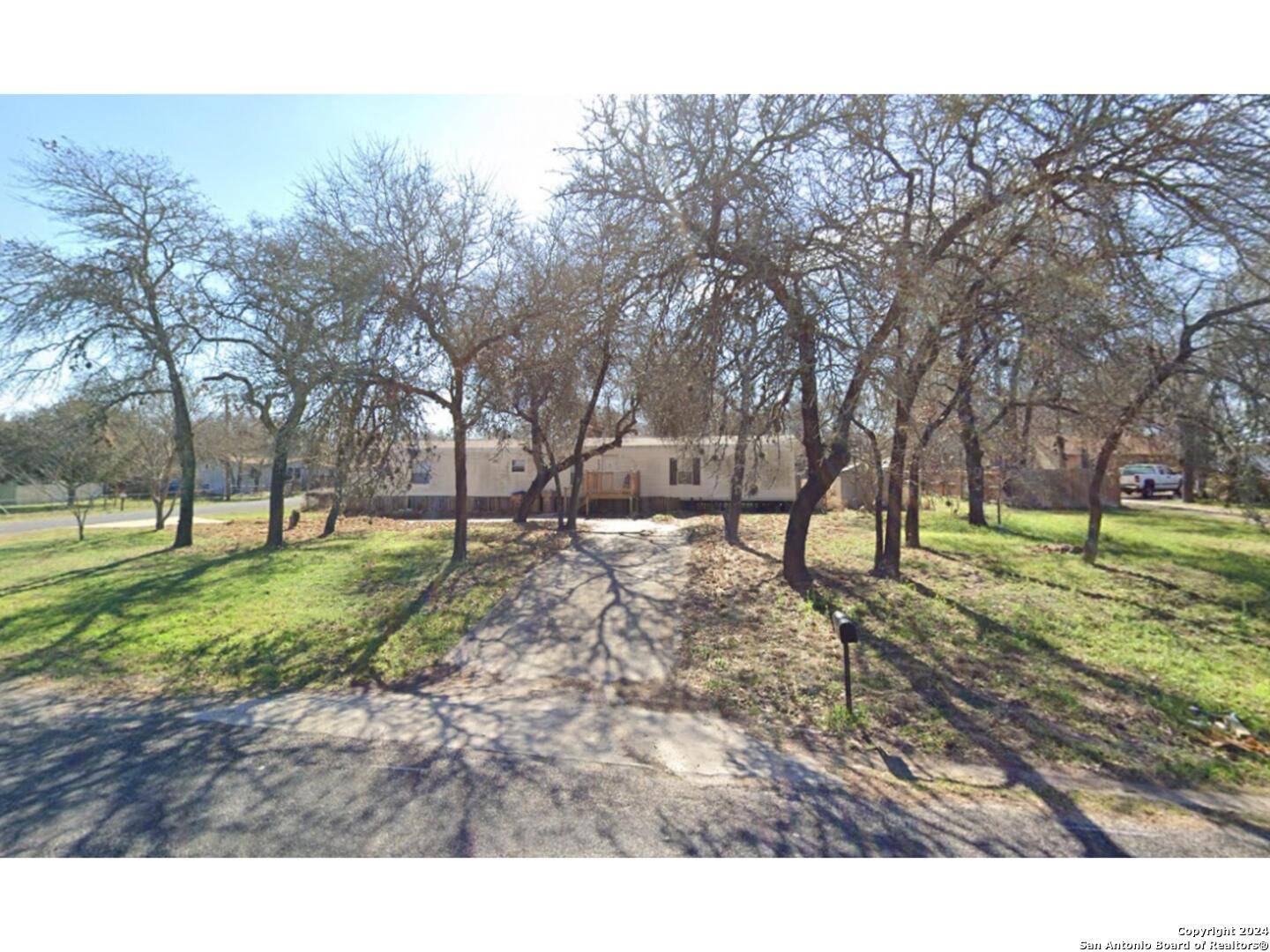 Elmendorf, TX 78112,4430 Waterwood Pass