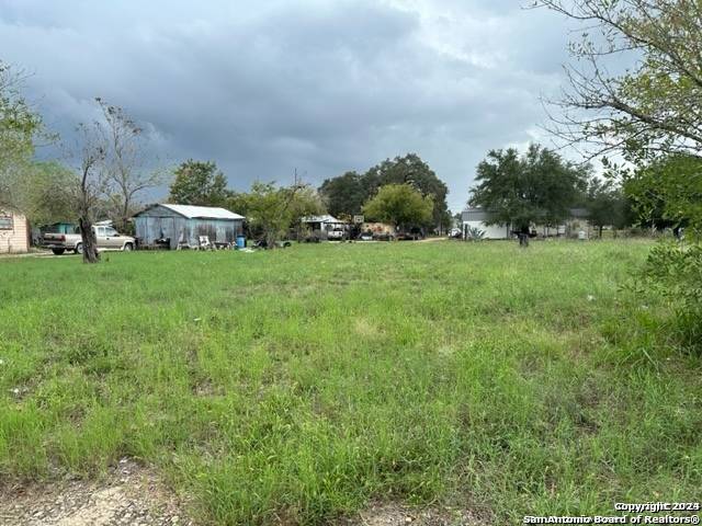 Pleasanton, TX 78064,000 TRADE AVE
