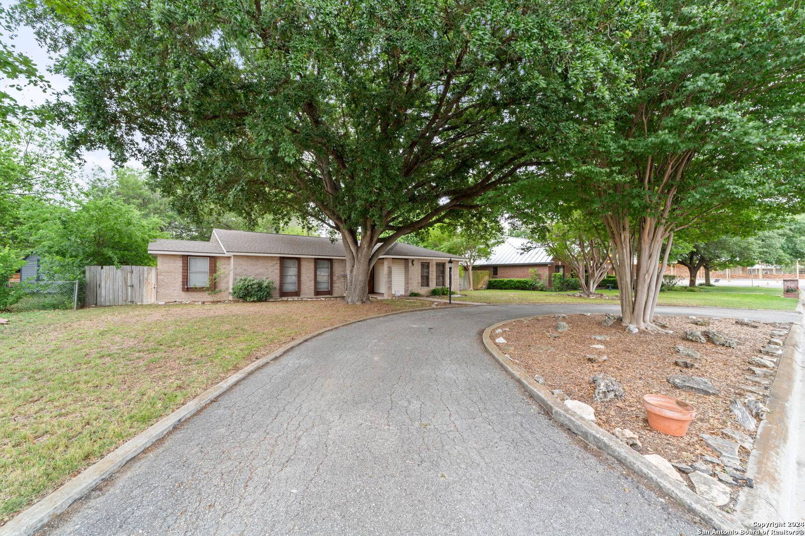 Hondo, TX 78861-2722,1507 25TH ST