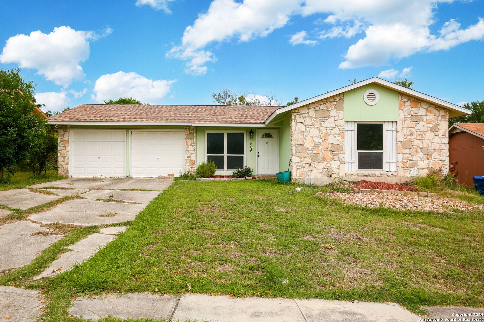 San Antonio, TX 78245,1066 HICKORY TRAIL ST