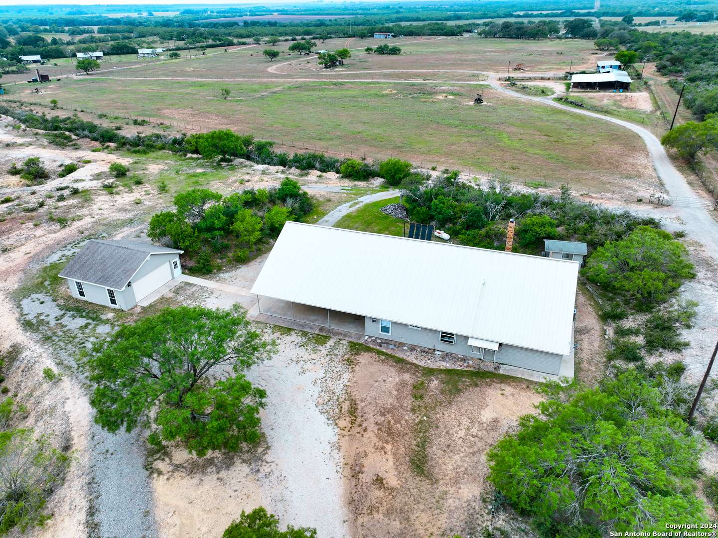 Devine, TX 78016-4400,405 COUNTY ROAD 6642
