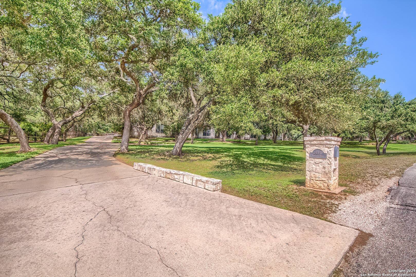 Boerne, TX 78015-4429,29357 RAINTREE RDG