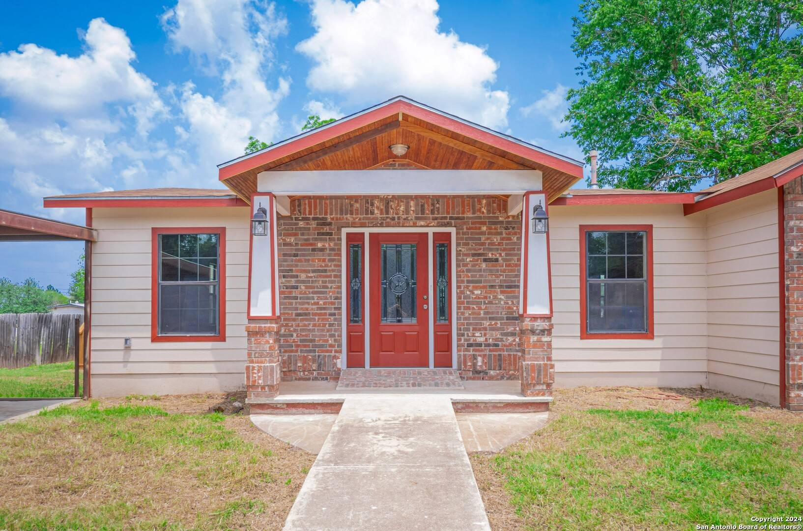 Pearsall, TX 78061,821 Colorado Street