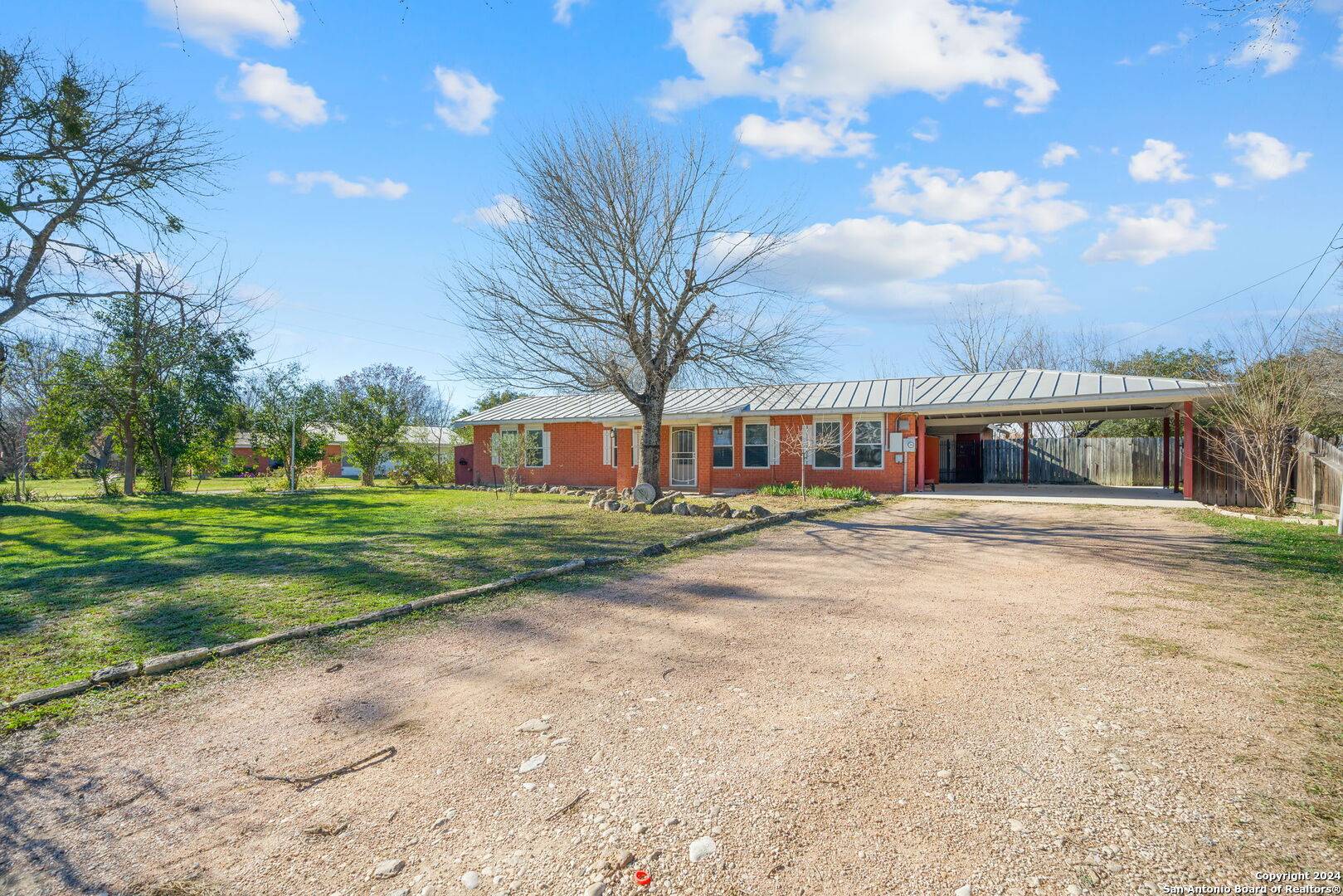 Castroville, TX 78009-4375,713 WASHINGTON ST