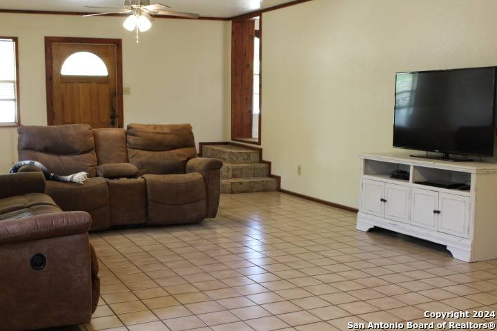 Fowlerton, TX 78021,128 Texas St