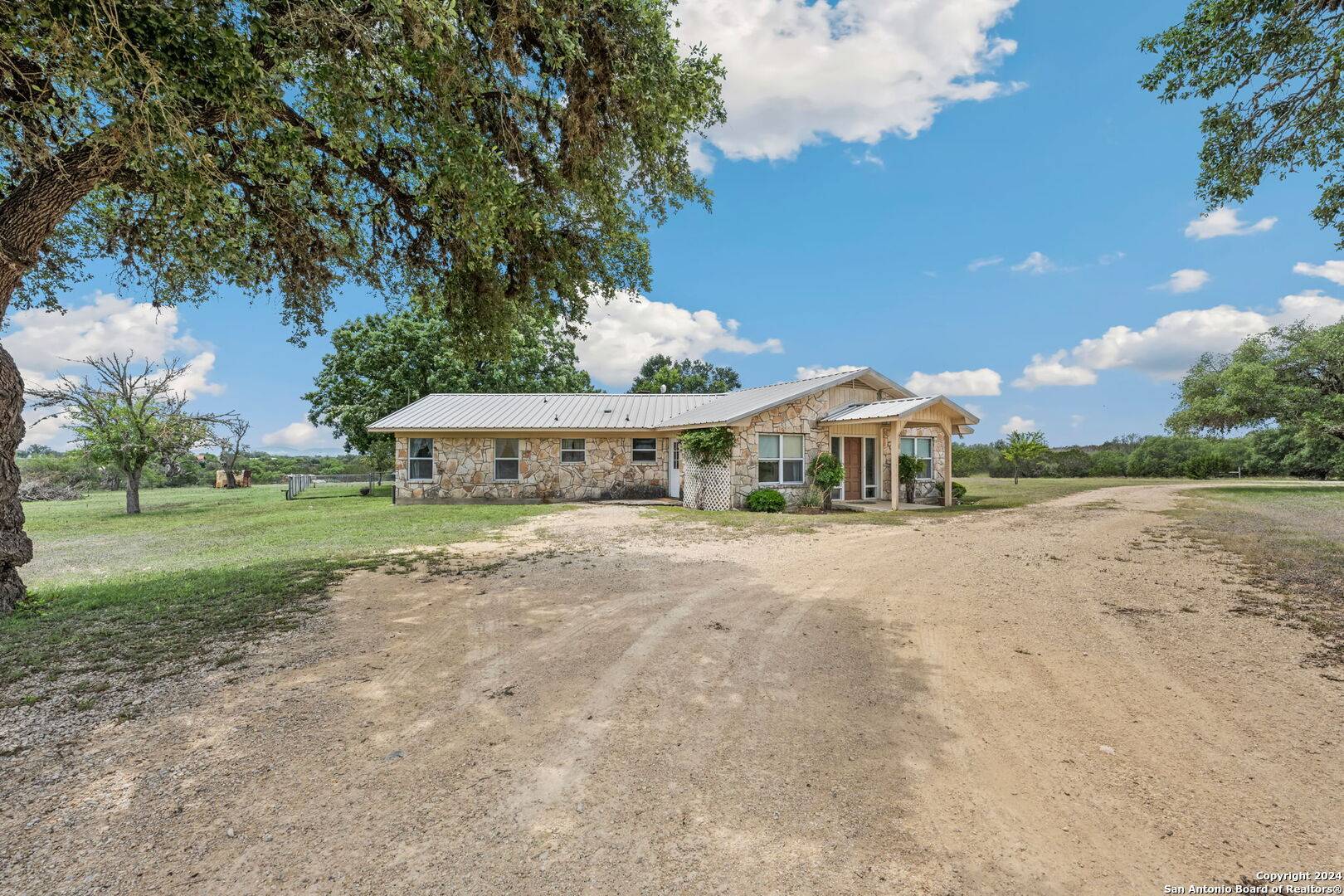 Bandera, TX 78003-5861,629 LAGUNA RD